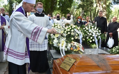 Płock. Pogrzeb ks. prof. Ireneusza Mroczkowskiego (1949-2020)