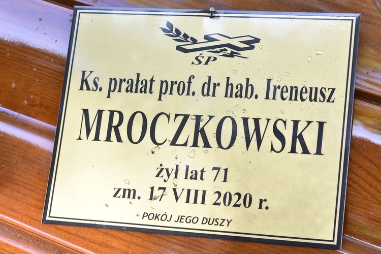 Płock. Pogrzeb ks. prof. Ireneusza Mroczkowskiego (1949-2020)