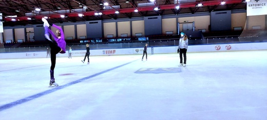 Trening zawodników Klubu Sportowego "EDGE" Skating Academy na Lodowisku Jantor Katowice