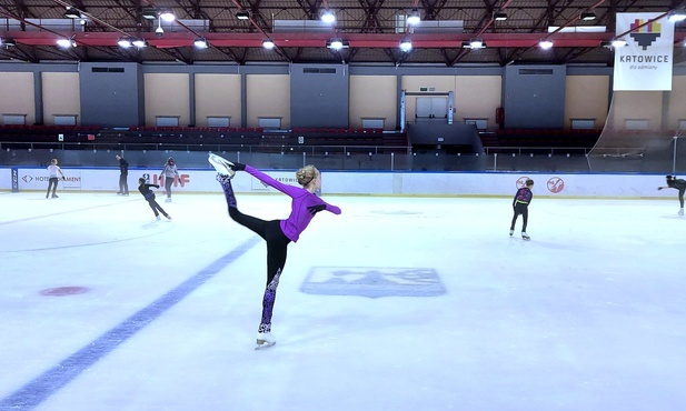 Trening zawodników Klubu Sportowego "EDGE" Skating Academy na Lodowisku Jantor Katowice