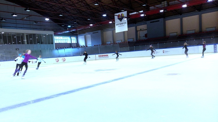 Trening zawodników Klubu Sportowego "EDGE" Skating Academy na Lodowisku Jantor Katowice