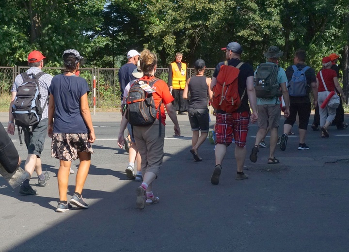 Piesza pielgrzymka na Jasną Górę - wyjście z Tworoga do Boronowa