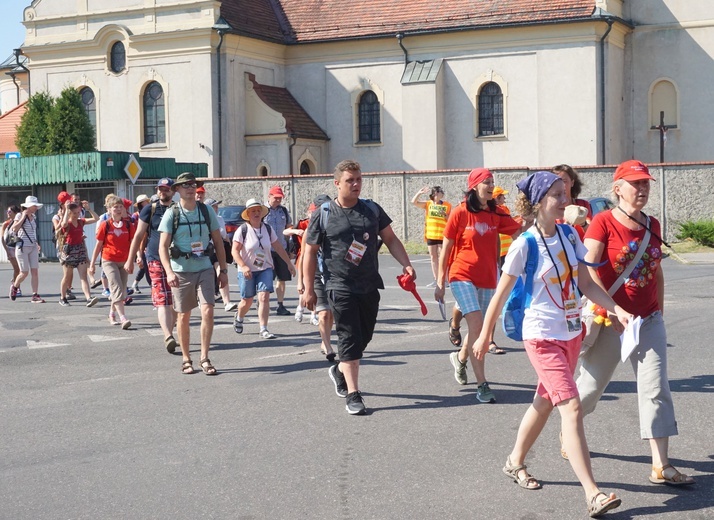 Piesza pielgrzymka na Jasną Górę - wyjście z Tworoga do Boronowa