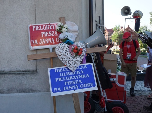 Piesza pielgrzymka na Jasną Górę - wyjście z Tworoga do Boronowa