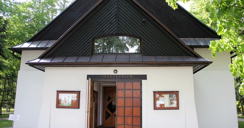 Sanktuarium św. Stanisława Papczyńskiego w Górze Kalwarii znajduje się pod opieką księży marianów.