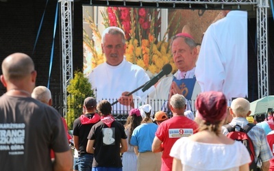 Biskup Henryk Tomasik przewodniczył Mszy św. po wejściu pielgrzymki na Jasną Górę.