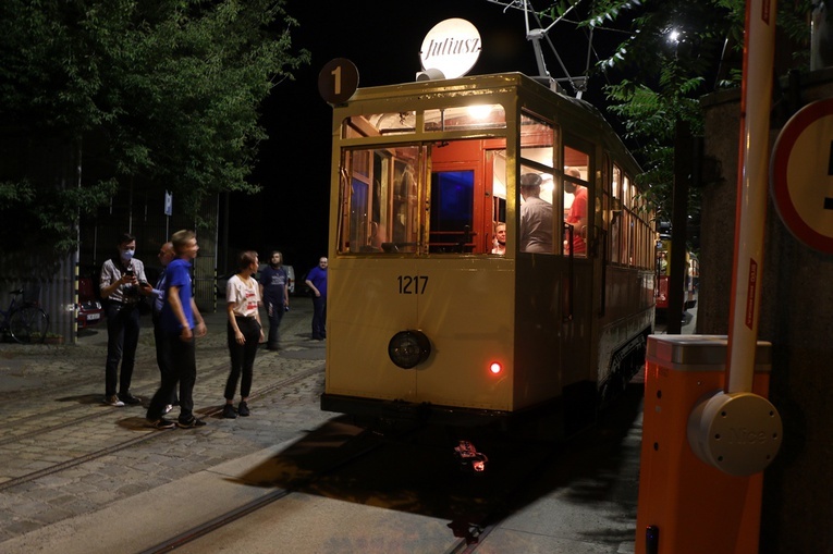Nocny przejazd zabytkowymi tramwajami