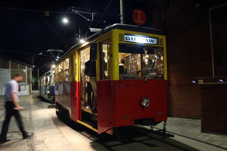 Nocny przejazd zabytkowymi tramwajami
