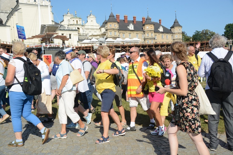 Pielgrzymkowe wejście na Jasną Górę