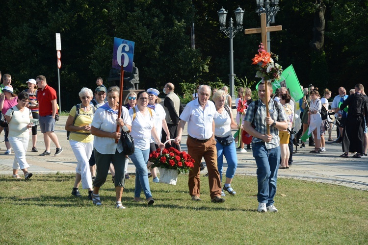 Pielgrzymkowe wejście na Jasną Górę