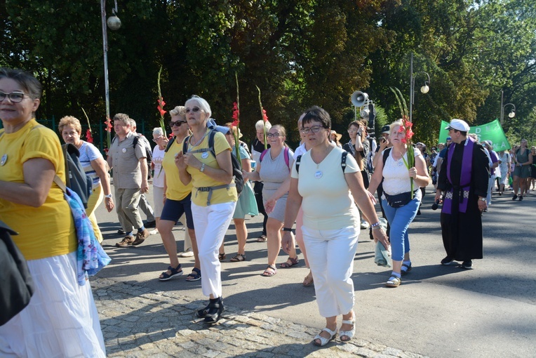 Pielgrzymkowe wejście na Jasną Górę