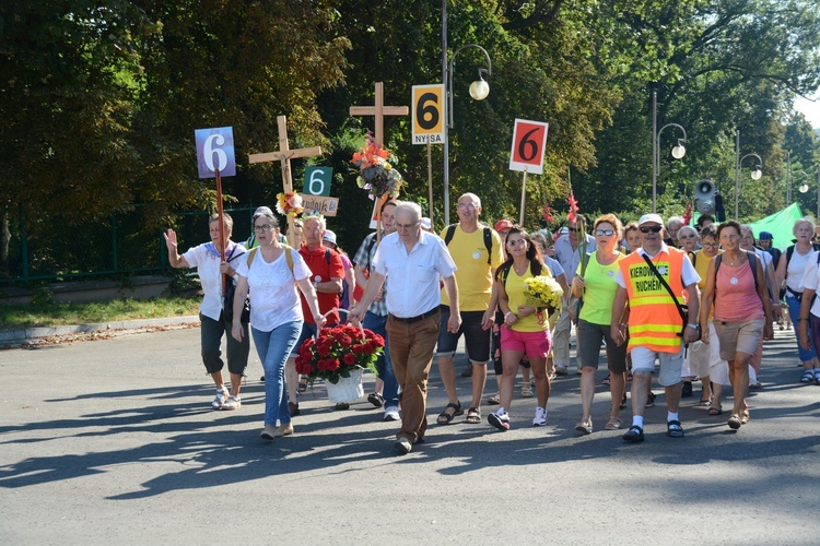 Pielgrzymkowe wejście na Jasną Górę