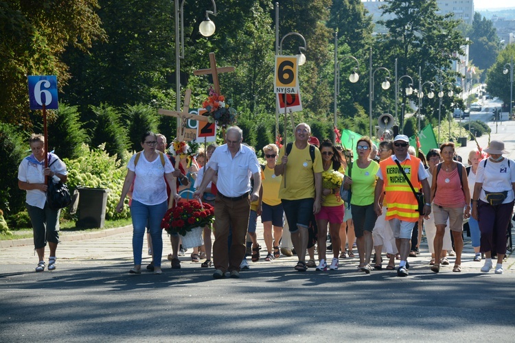 Pielgrzymkowe wejście na Jasną Górę