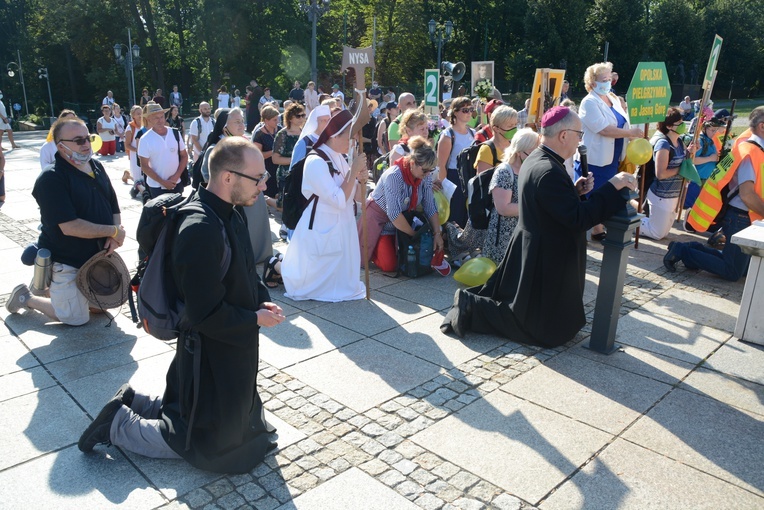 Pielgrzymkowe wejście na Jasną Górę