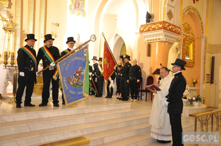 Lubuscy kominiarze mają nowy poświęcony sztandar