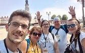 Piesza pielgrzymka na Jasną Górę - przekazanie krzyża w Konopiskach
