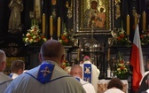 Piesza pielgrzymka na Jasną Górę - przekazanie krzyża w Konopiskach