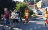 Piesza pielgrzymka na Jasną Górę - przekazanie krzyża w Konopiskach
