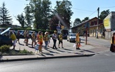 Piesza pielgrzymka na Jasną Górę - przekazanie krzyża w Konopiskach