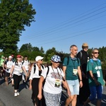 Piesza pielgrzymka na Jasną Górę - przekazanie krzyża w Konopiskach