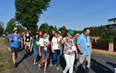 Piesza pielgrzymka na Jasną Górę - przekazanie krzyża w Konopiskach