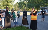 Piesza pielgrzymka na Jasną Górę - przekazanie krzyża w Konopiskach