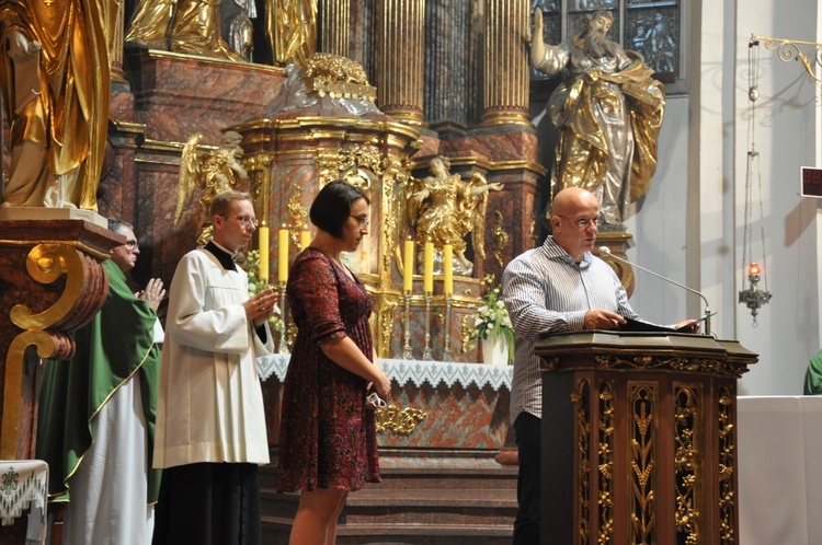 Kard. Konrad Krajewski w Domu Nadziei w Opolu