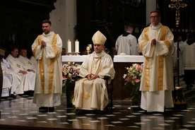 Święcenia w stopniu diakonatu otrzymali br. Wiktor Tarczyński (z lewej) i br. Paweł Szemraj.