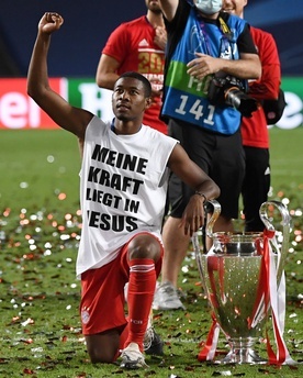 Piłkarz Bayernu świętował zwycięstwo w Lidze Mistrzów w koszulce z napisem „Moją siłą jest Jezus”