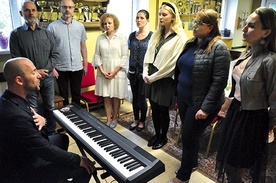 Schola parafialna w podzielonogórskim Wilkanowie to jeden z projektów muzycznych i ewangelizacyjnych z udziałem artysty.