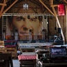 Na potrzeby festiwalu salezjańska stodoła zamieniła się w miejsce transmisji konferencji oraz koncertów.