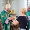 Parafianie dziękowali arcybiskupowi za przybycie, zapewniając go o swojej pamięci o księżach profesorach.