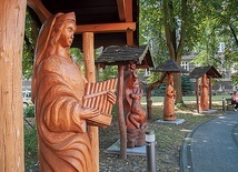 Ufundowanie figury patronki otworzyło świętowanie kryształowego jubileuszu zespołu śpiewaczego.