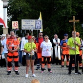 Jako pierwsza na Jasną Górę wchodziła grupa 13.