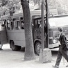 W Lublinie podczas strajku komunikacji ludzi podwożono taborem miejscowych zakładów pracy. Lublin, lipiec 1980 r.