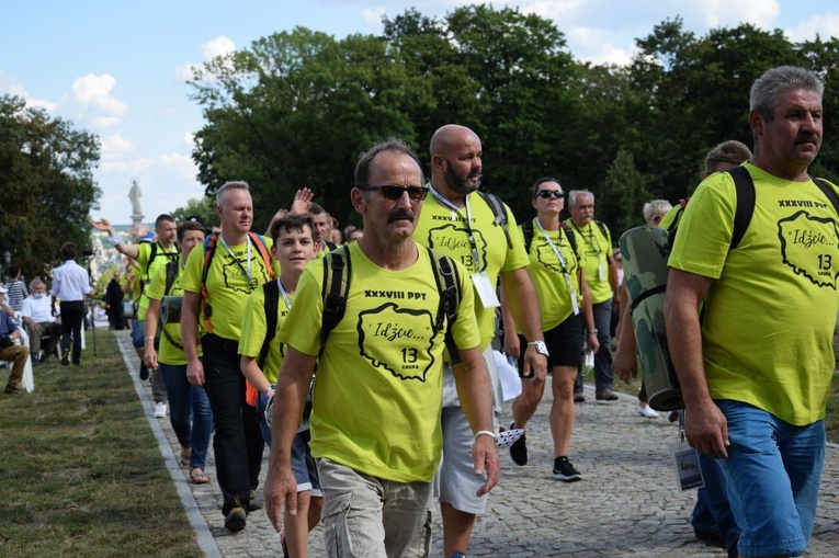 38. PPT - grupa 13, wejście
