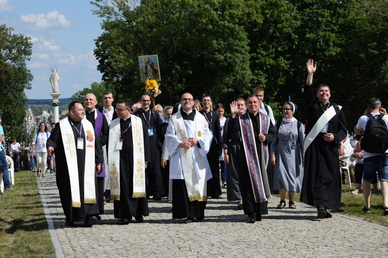 38. PPT - grupa 15, wejście