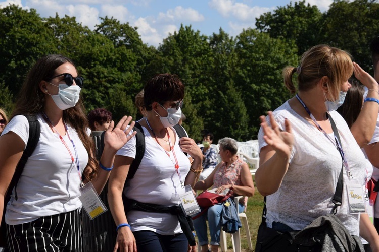 38. PPT - grupa 16, wejście