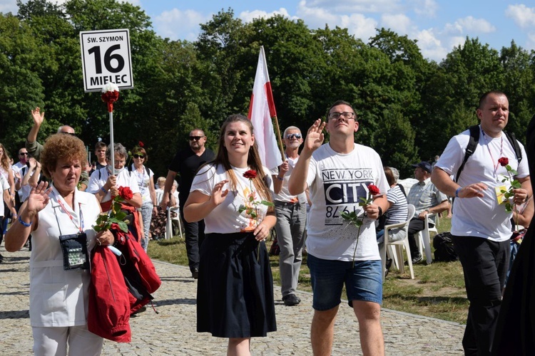 38. PPT - grupa 16, wejście