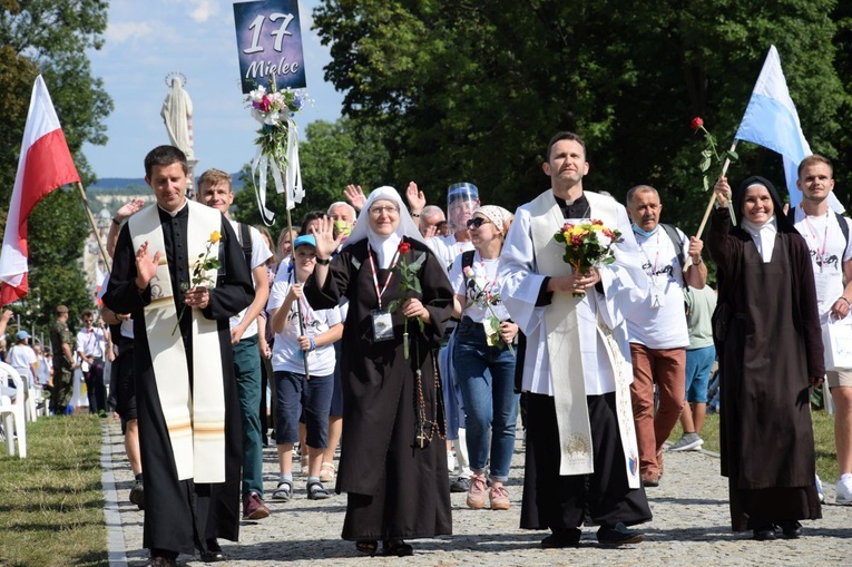 38. PPT - grupa 17, wejście