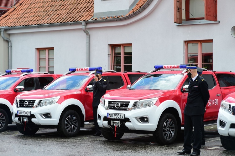 Olsztyn. Przekazanie samochów dla straży pożarnej