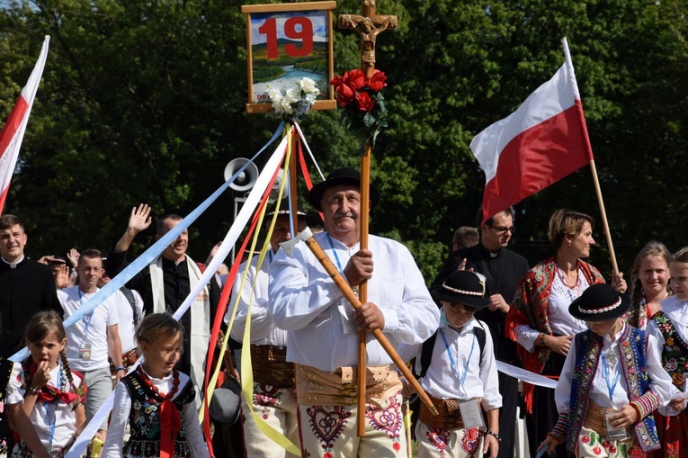 38. PPT - grupa 19, wejście
