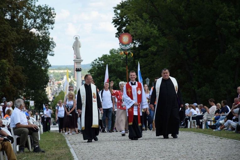 38. PPT - grupa 21, wejście