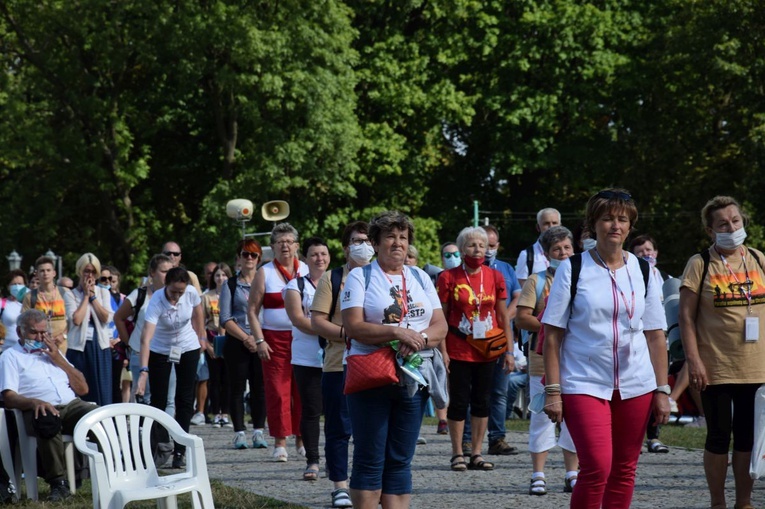 38. PPT - grupa 24, wejście