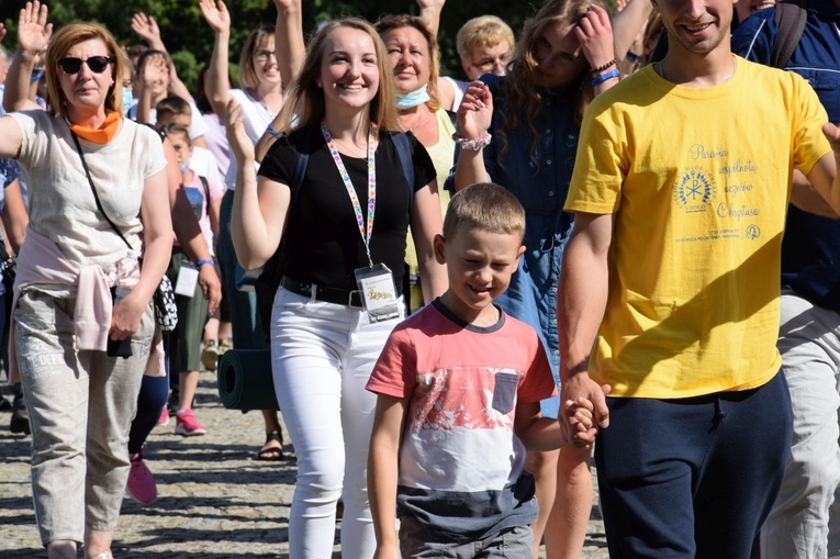 38. PPT - grupa 25, wejście