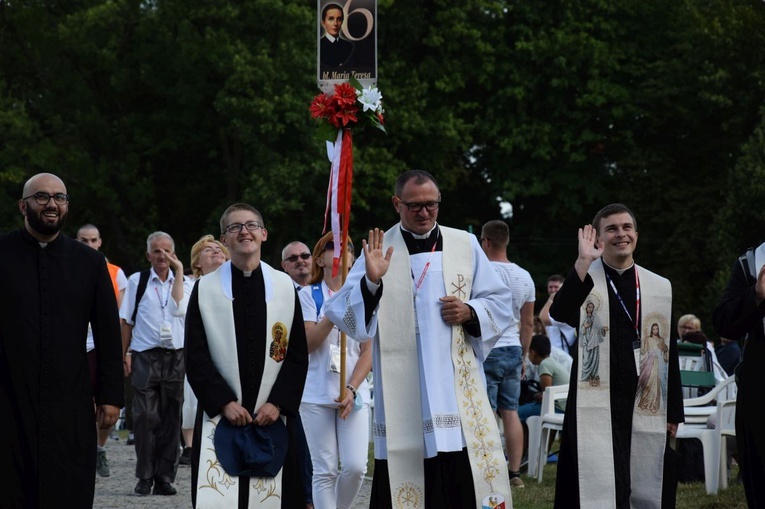 38. PPT - grupa 6, wejście