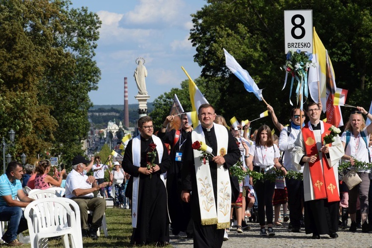 38. PPT - grupa 8, wejście