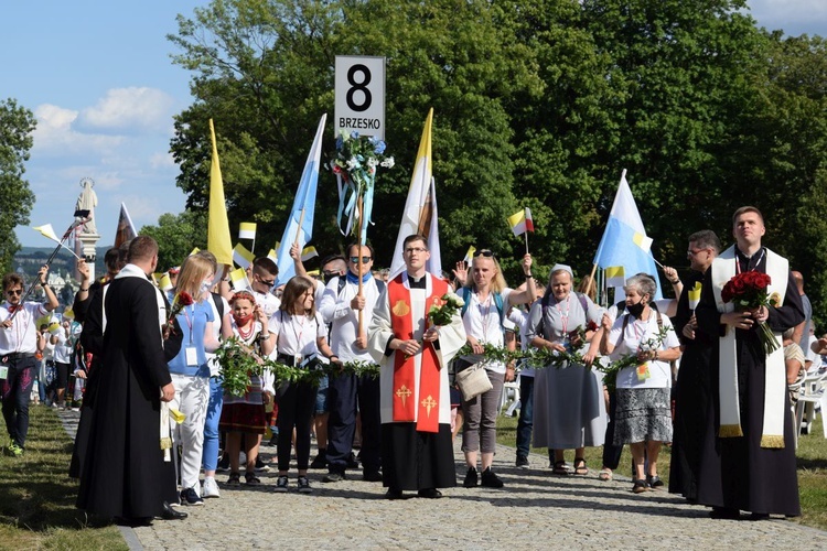 38. PPT - grupa 8, wejście