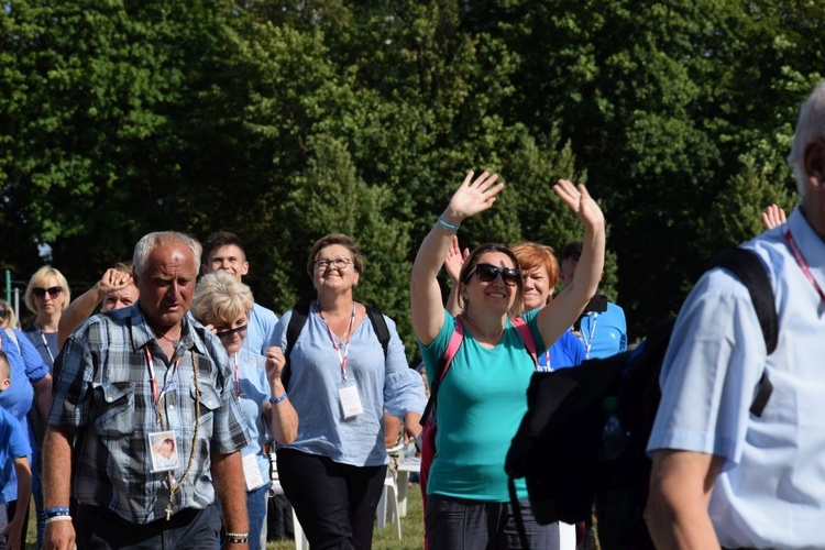 38. PPT - grupy 9 i 10, wejście