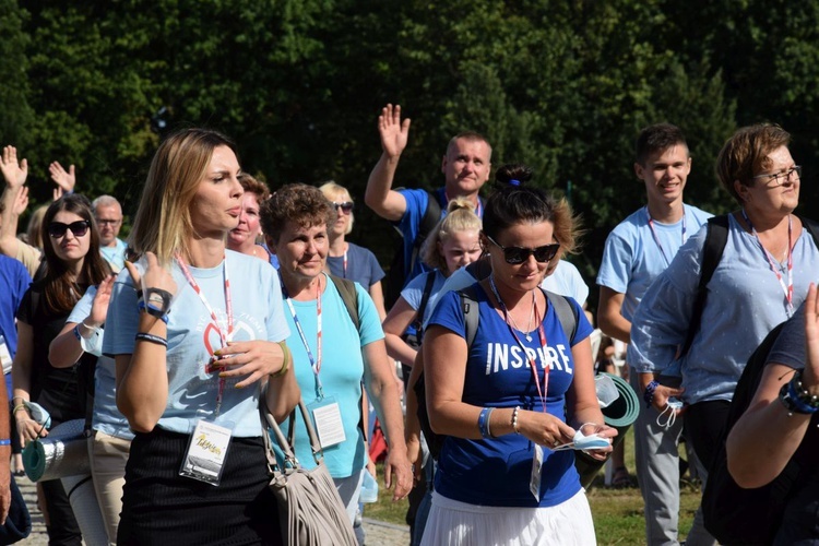 38. PPT - grupy 9 i 10, wejście